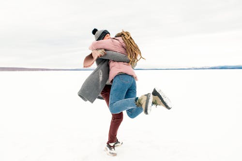 Uomo Che Porta Donna