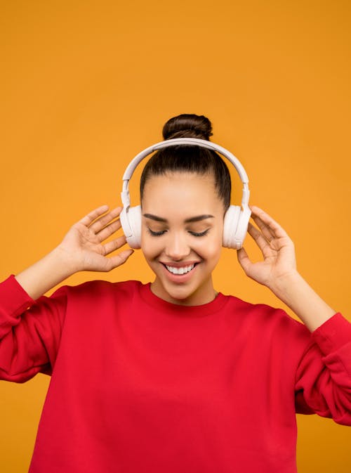 Zdjęcie Kobiety Słuchającej Muzyki