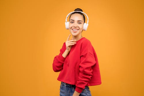 Foto Di Donna Che Indossa Un Maglione Rosso