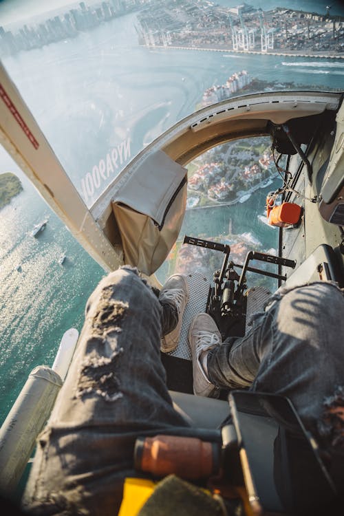 Kostenlos Foto Der Person, Die Hubschrauber Reitet Stock-Foto