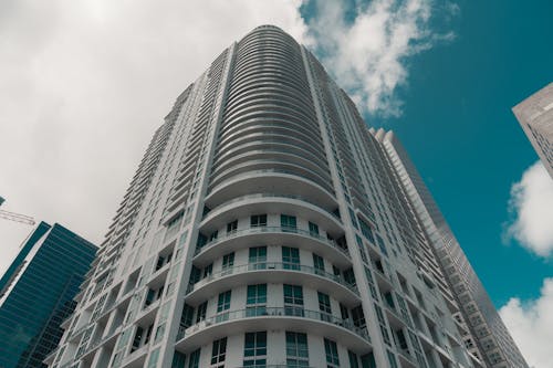 Gratis stockfoto met architectuur, blauwe lucht, buitenkant van het gebouw