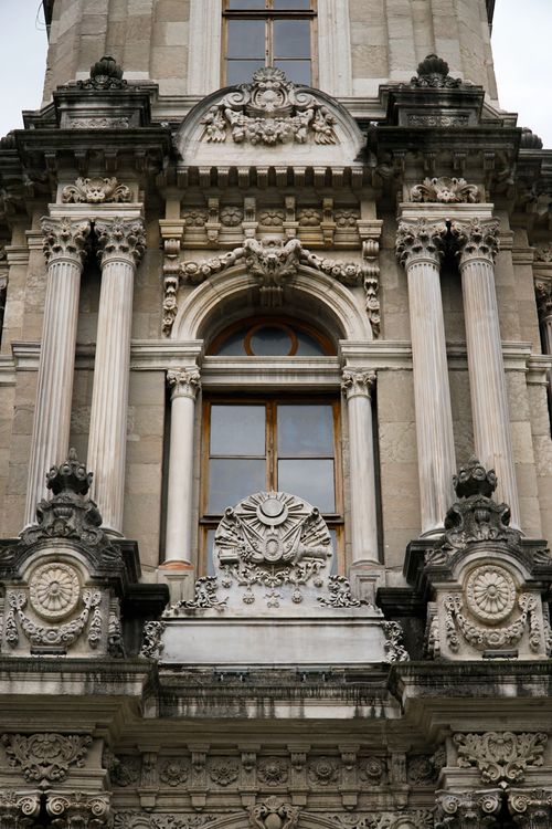 Free Detailed shot of an ornate facade with classical columns and intricate carvings. Stock Photo