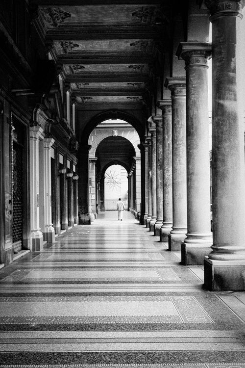 Free A stunning black and white image of an ornate archway in Genoa, Italy, showcasing architectural beauty. Stock Photo