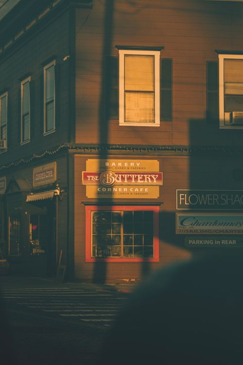 Free Warm sunset light on The Buttery Bakery's quaint facade in Santa Cruz, California. Stock Photo