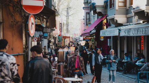 Free Vibrant street market in İstanbul with diverse crowd engaging in shopping and socializing. Stock Photo