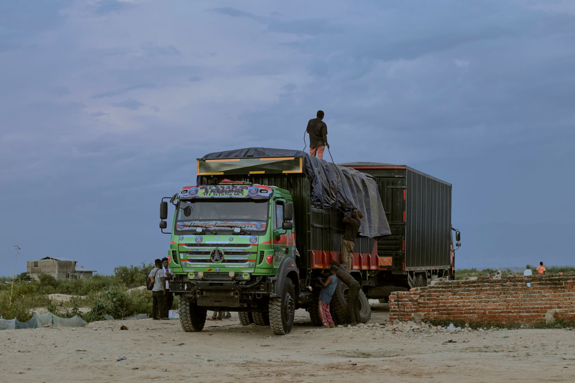 Transport routier de marchandises sur la RN7 à Ihosy