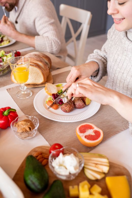 Preparing a low-carbohydrate meal