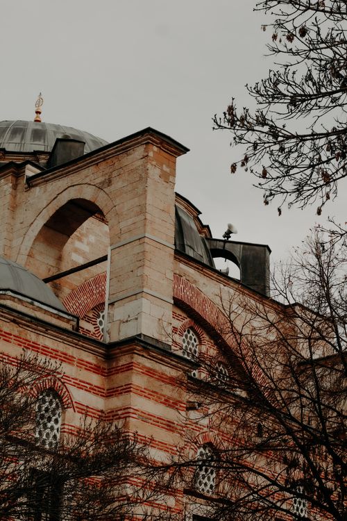 Free Detailed view of a historic mosque in Konya, Türkiye, showcasing Ottoman architecture. Stock Photo