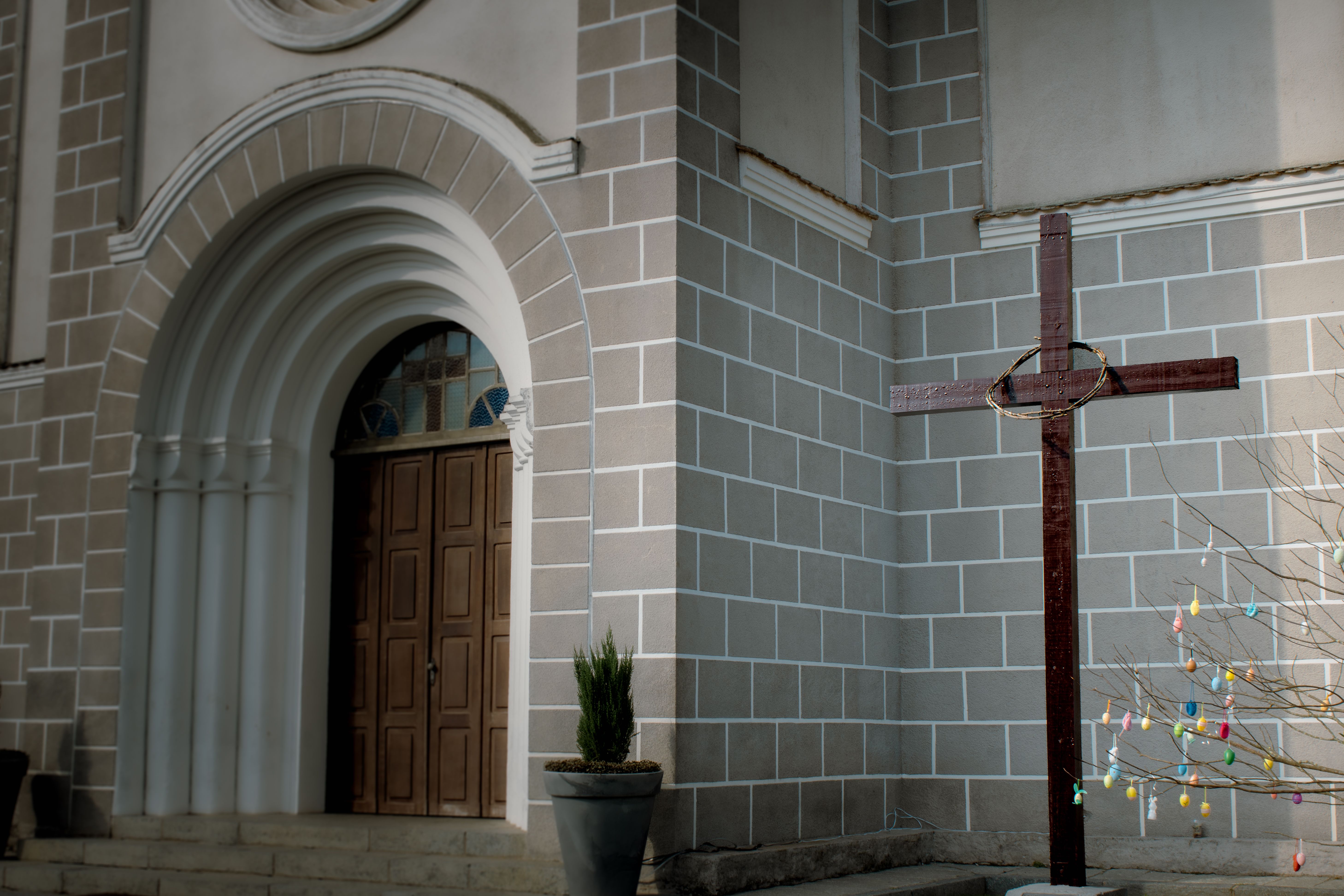 AI‑Powered Easter Service Banner Suite