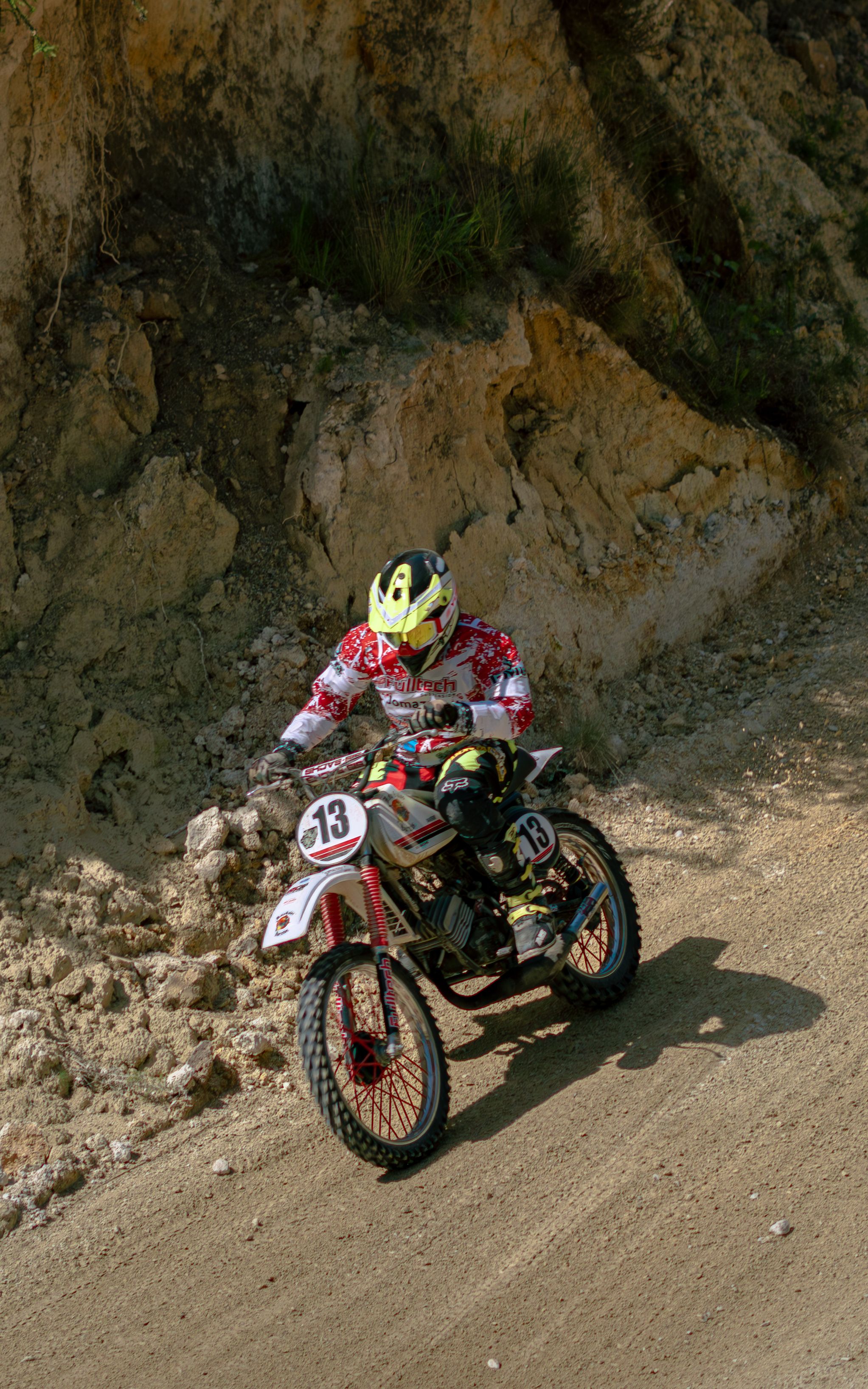 Off-road Motorcyclist Racing in Outdoor Terrain · Free Stock Photo