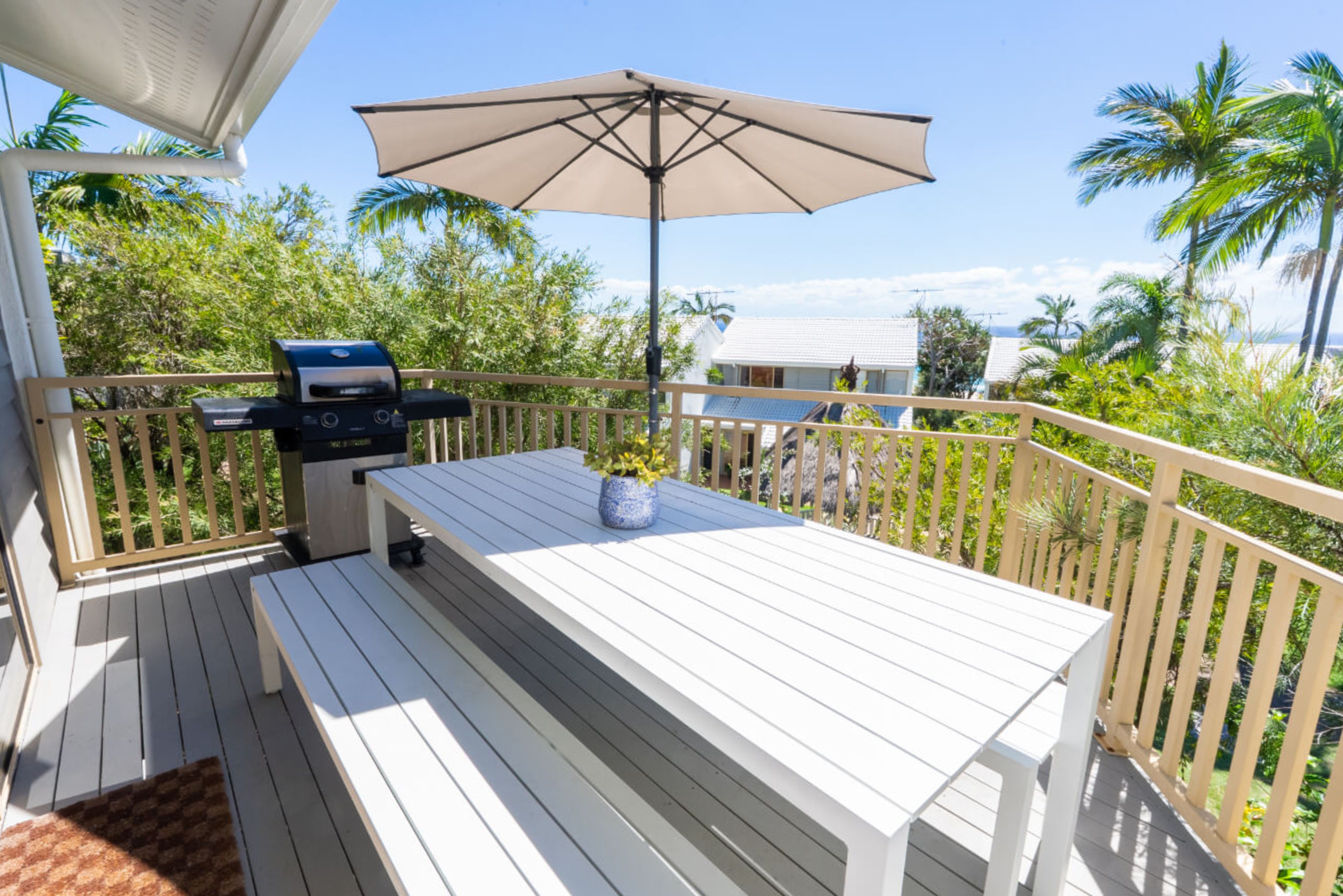 outdoor kitchen patio setup