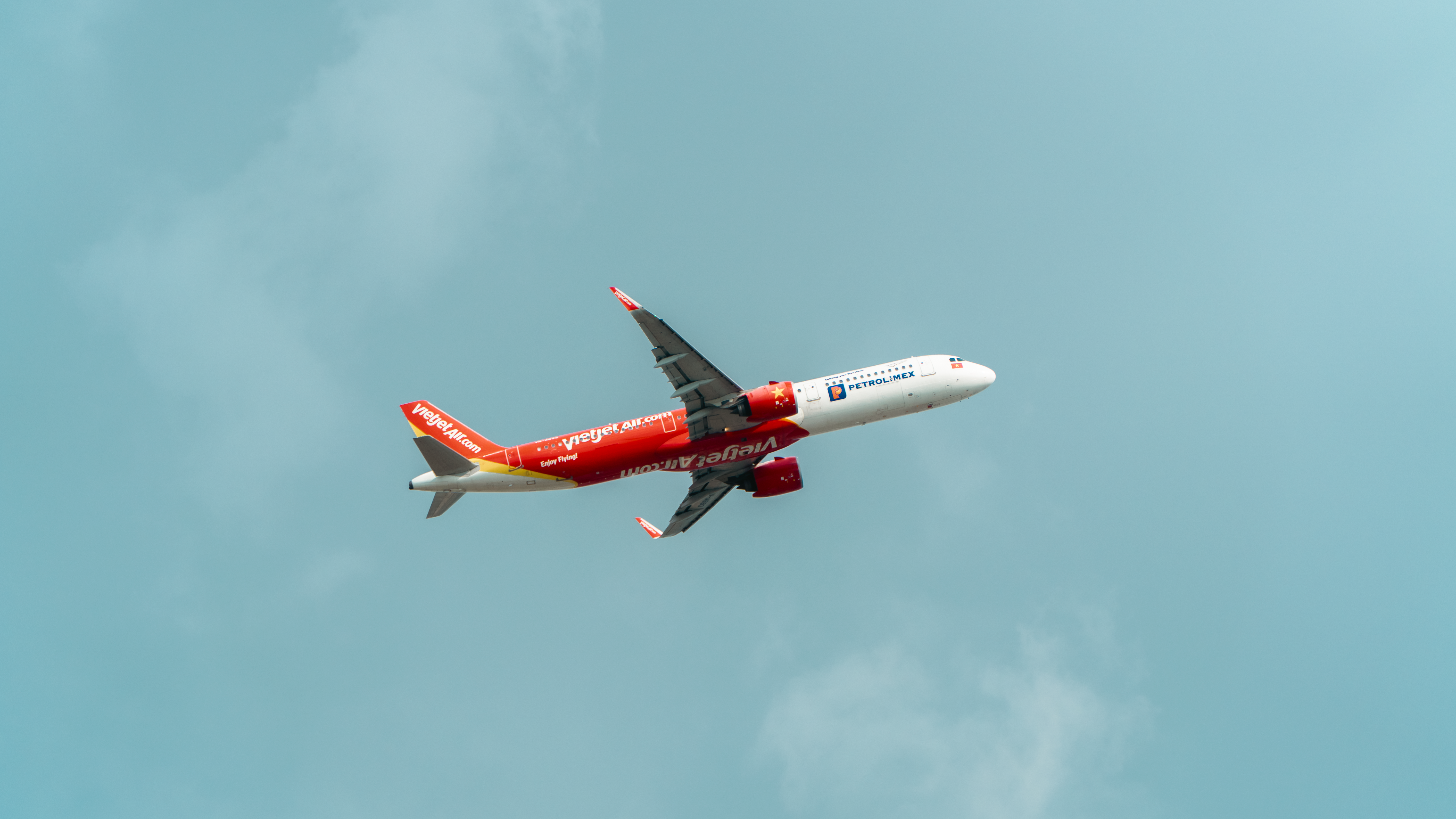 How to Get Started With Frequent Flyer Programs — Photo by Phát Trương on Pexels