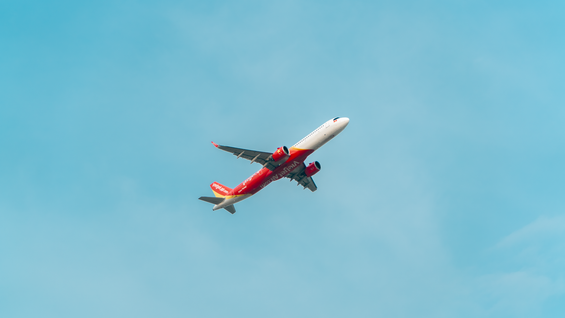 Plane Ticket Prices Soar 25% Amid Strong Consumer Demand