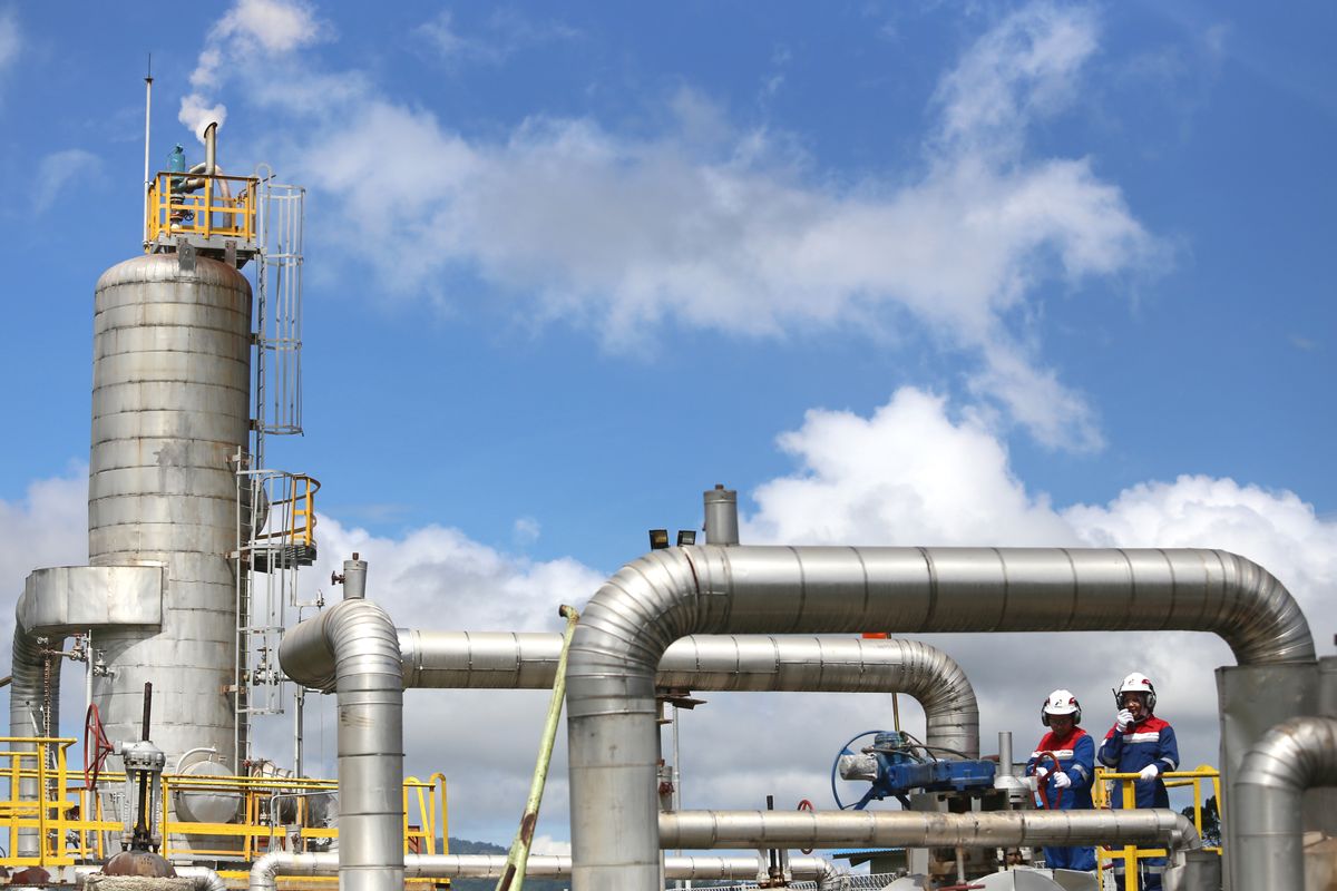 Engineers at a gas plant facility