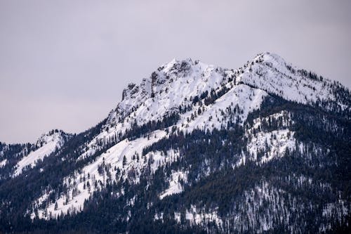 Karla Kaplı Dağın Manzaralı Fotoğrafı