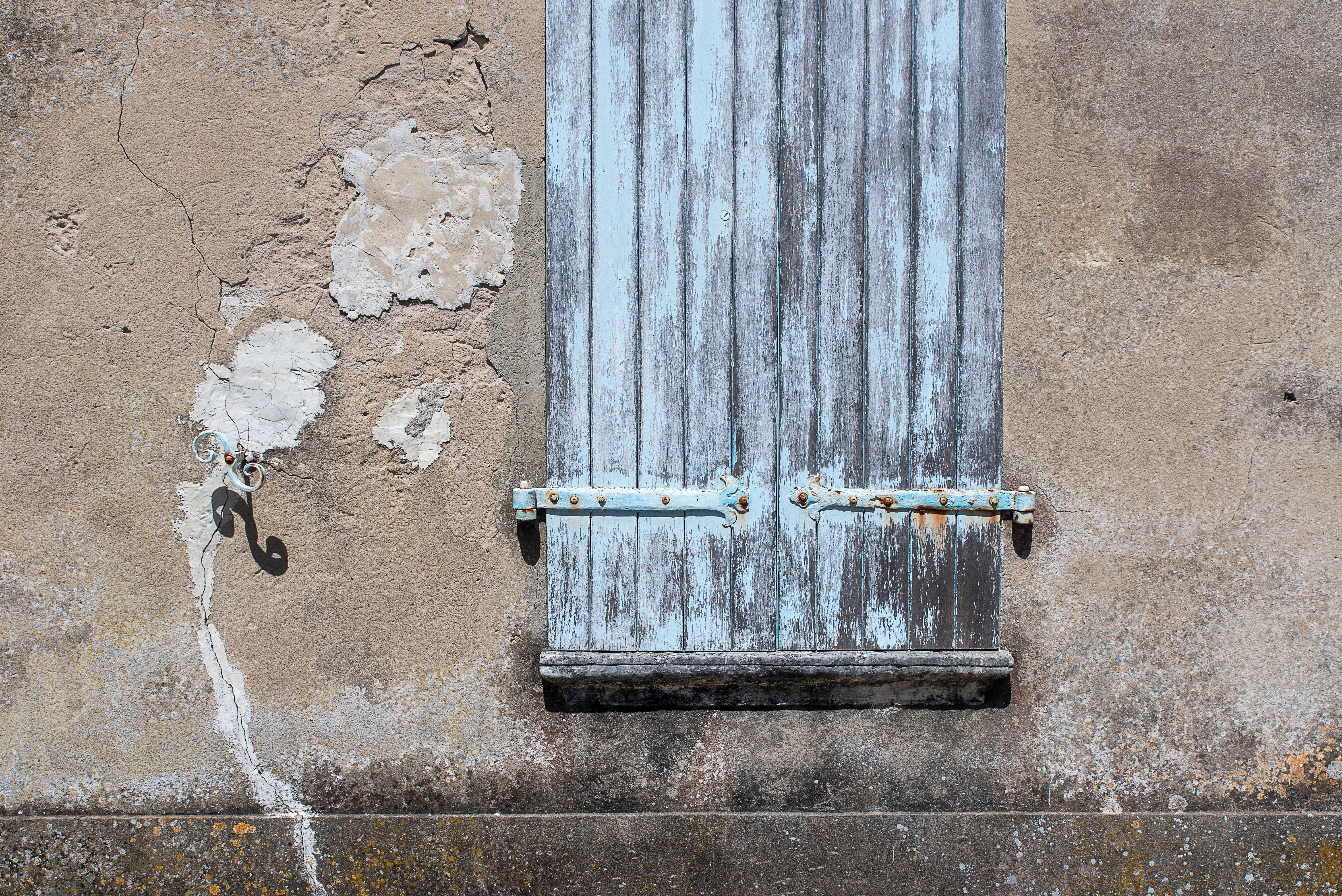 Plastering and Skimming in Crouch End — a freshly painted, spotless finish