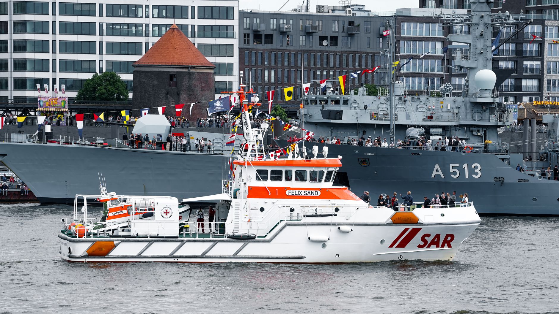 UN Launches Mass Rescue of 11,000 Sailors Trapped in Strait of Hormuz