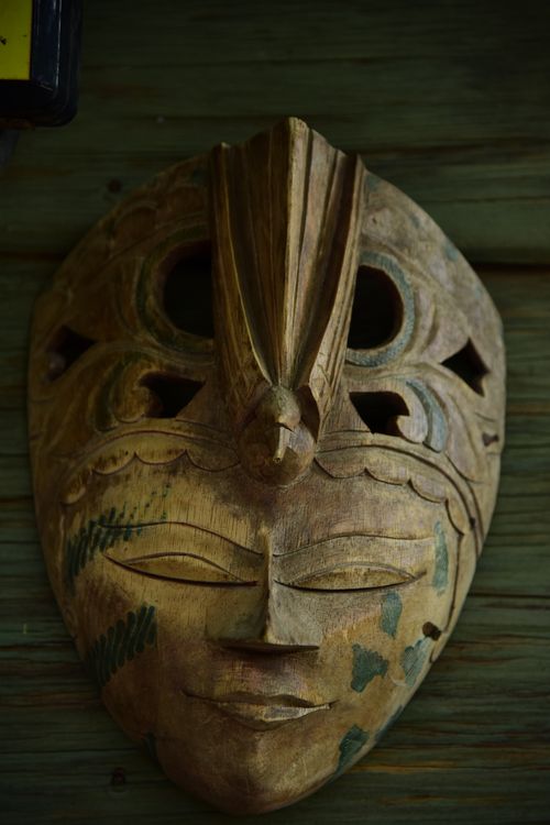 Free Detailed wooden tribal mask with carved patterns and rustic finish, creating a traditional and artistic feel. Stock Photo