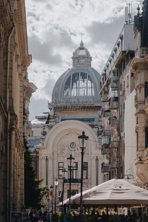 Free Discover a captivating street view showcasing Bucharest's stunning architectural elegance and vibrant street life. Stock Photo