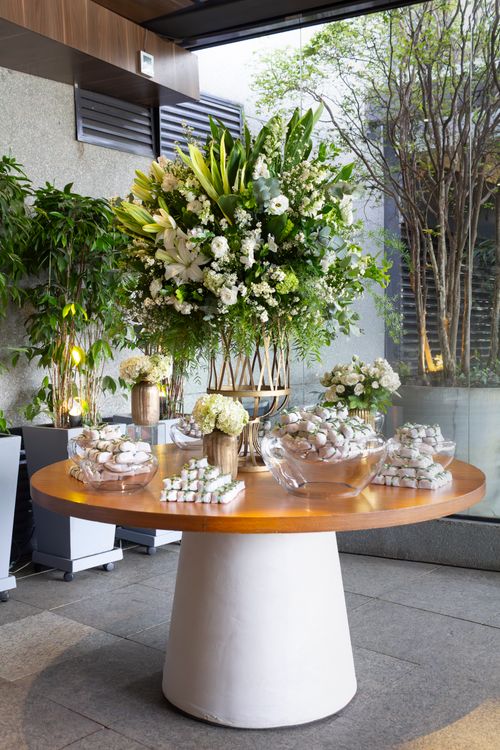 Free Stunning indoor floral arrangement on a round table, perfect for weddings or special events in São Paulo. Stock Photo