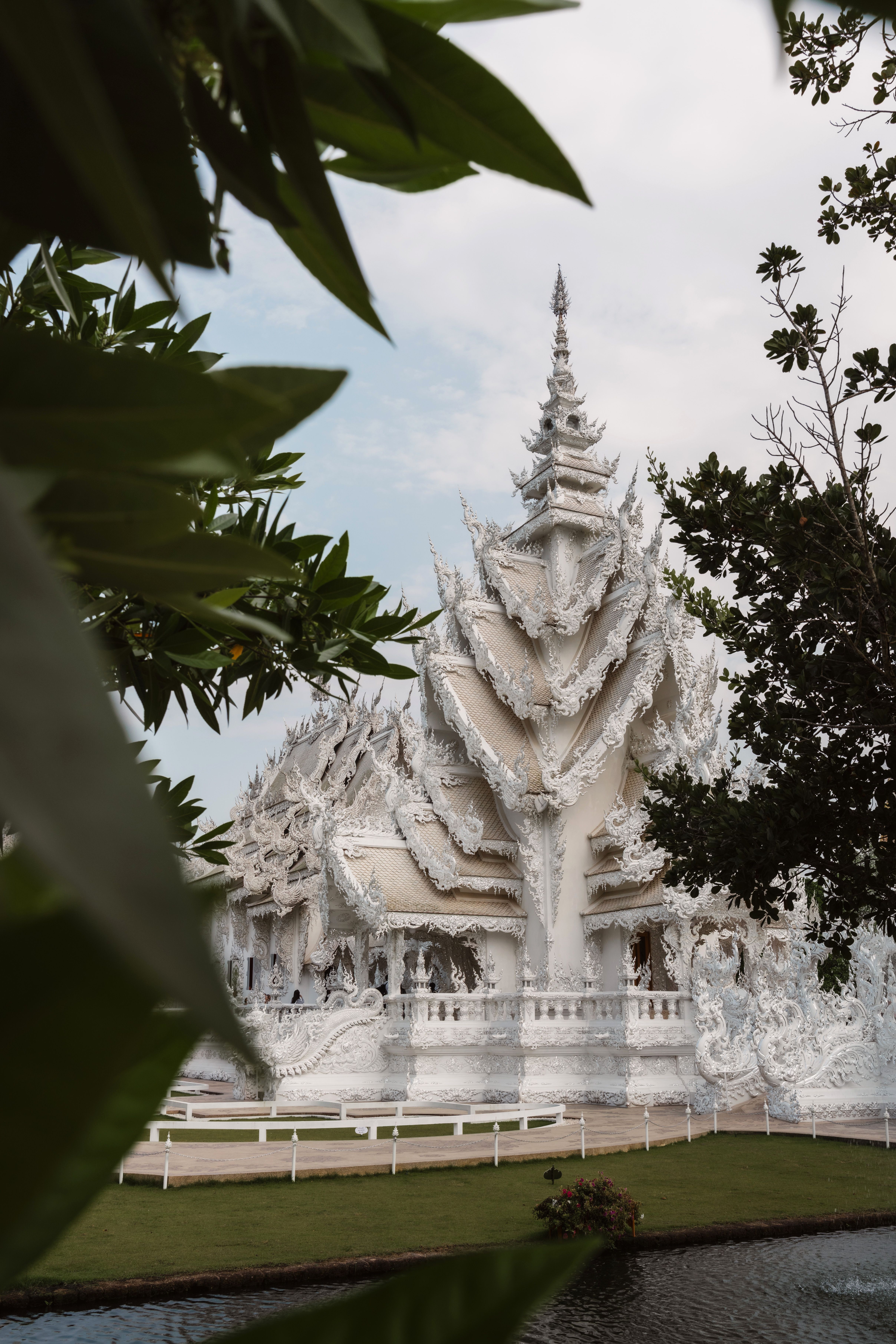 Exquisite White Temple in Chiang Rai, Thailand · Free Stock Photo