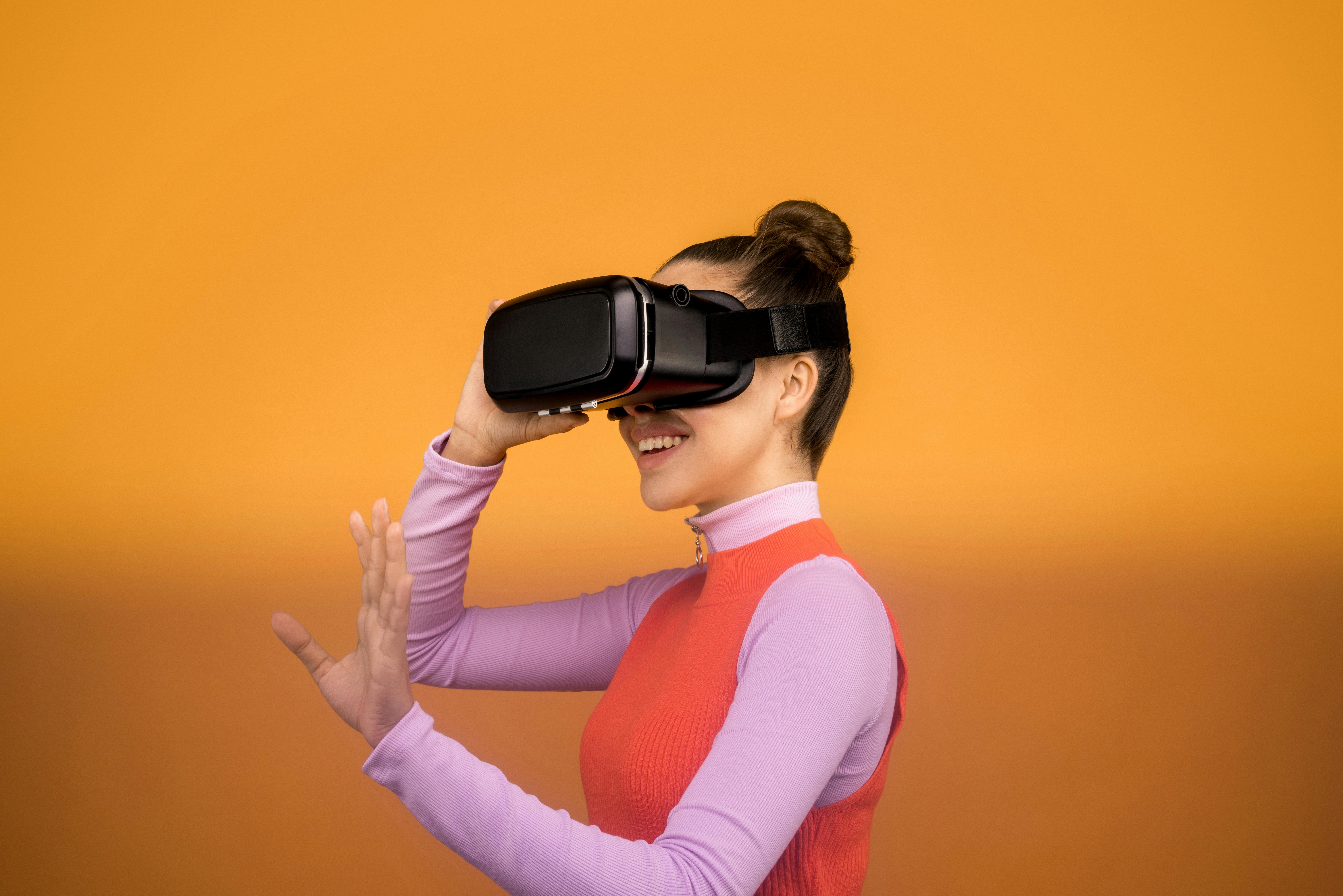 woman with vr photo