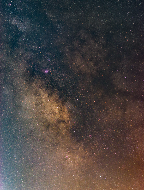 Vista deslumbrante da Via Láctea e das estrelas sobre Kandiāro, Sindh, Paquistão.