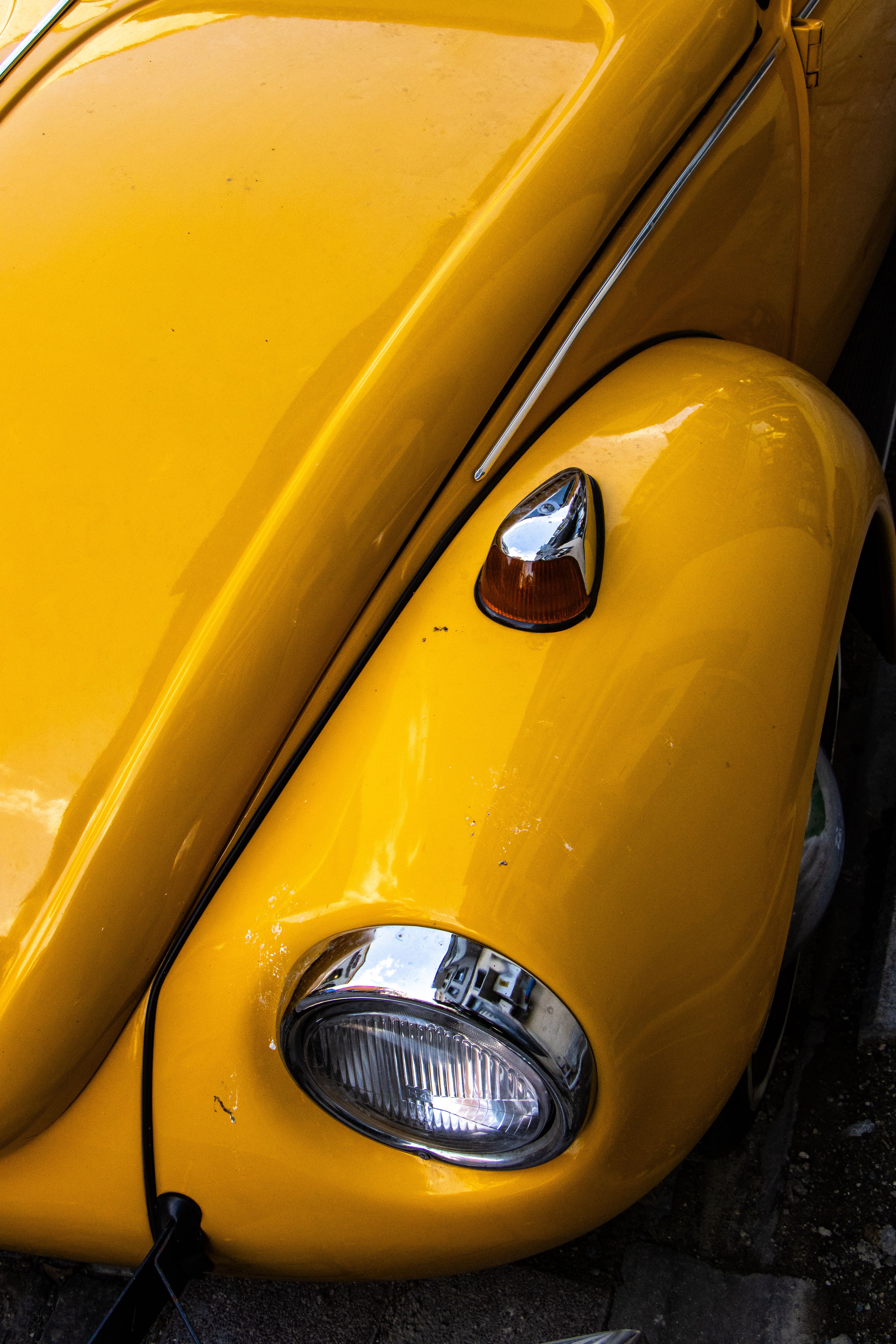 Close-up of Vintage Yellow Car Headlight · Free Stock Photo
