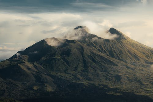 Foto Pemandangan Dari Burung Gunung Berapi