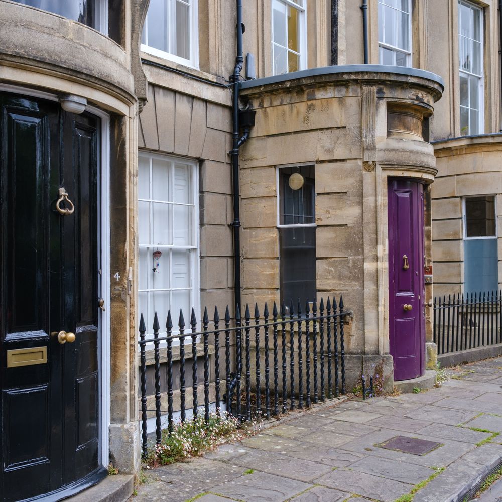Exterior Painting in Aldwych — woodwork brushed to a crisp, smooth line