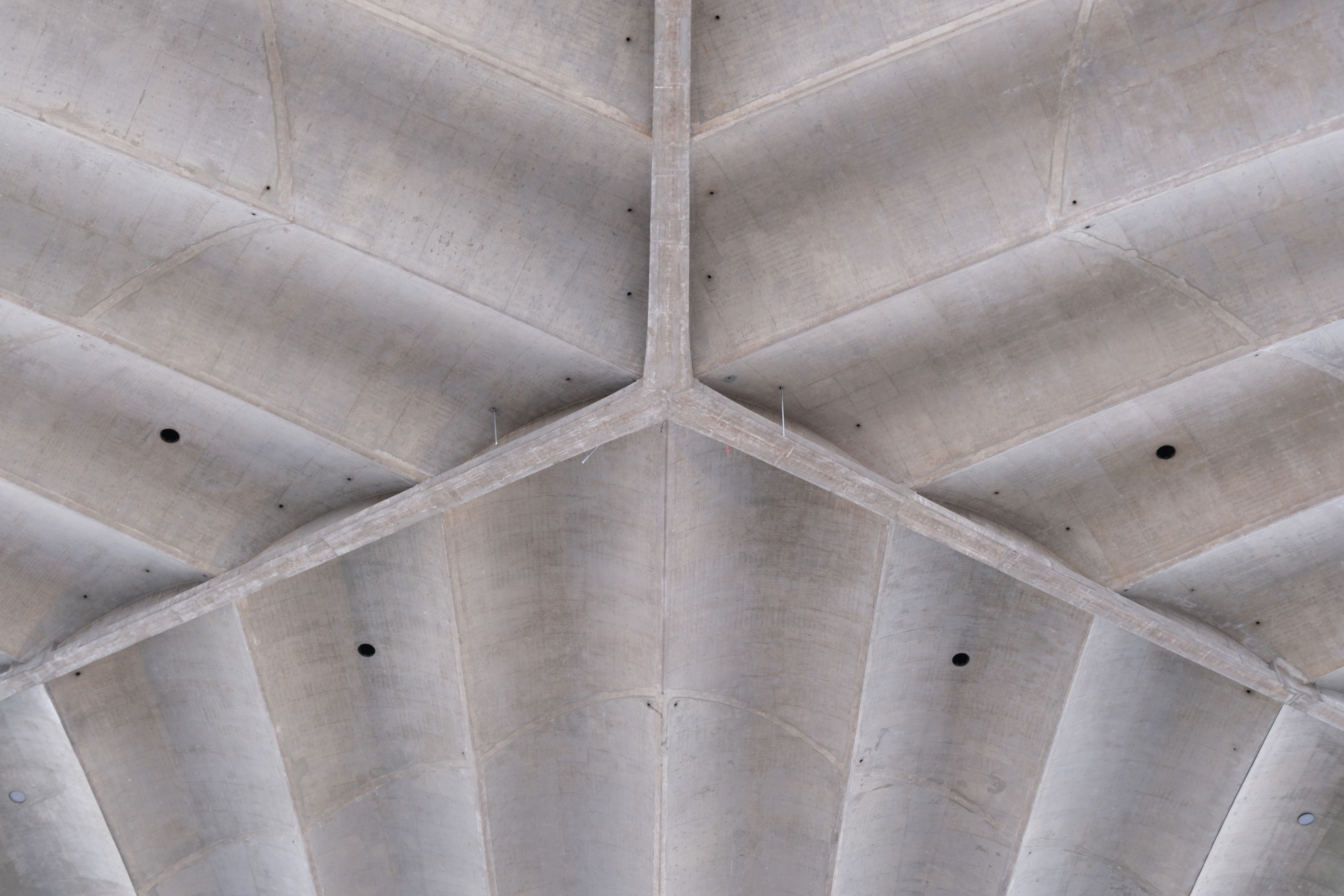 fitment architecture — Photo by Lewis Bedar on Pexels