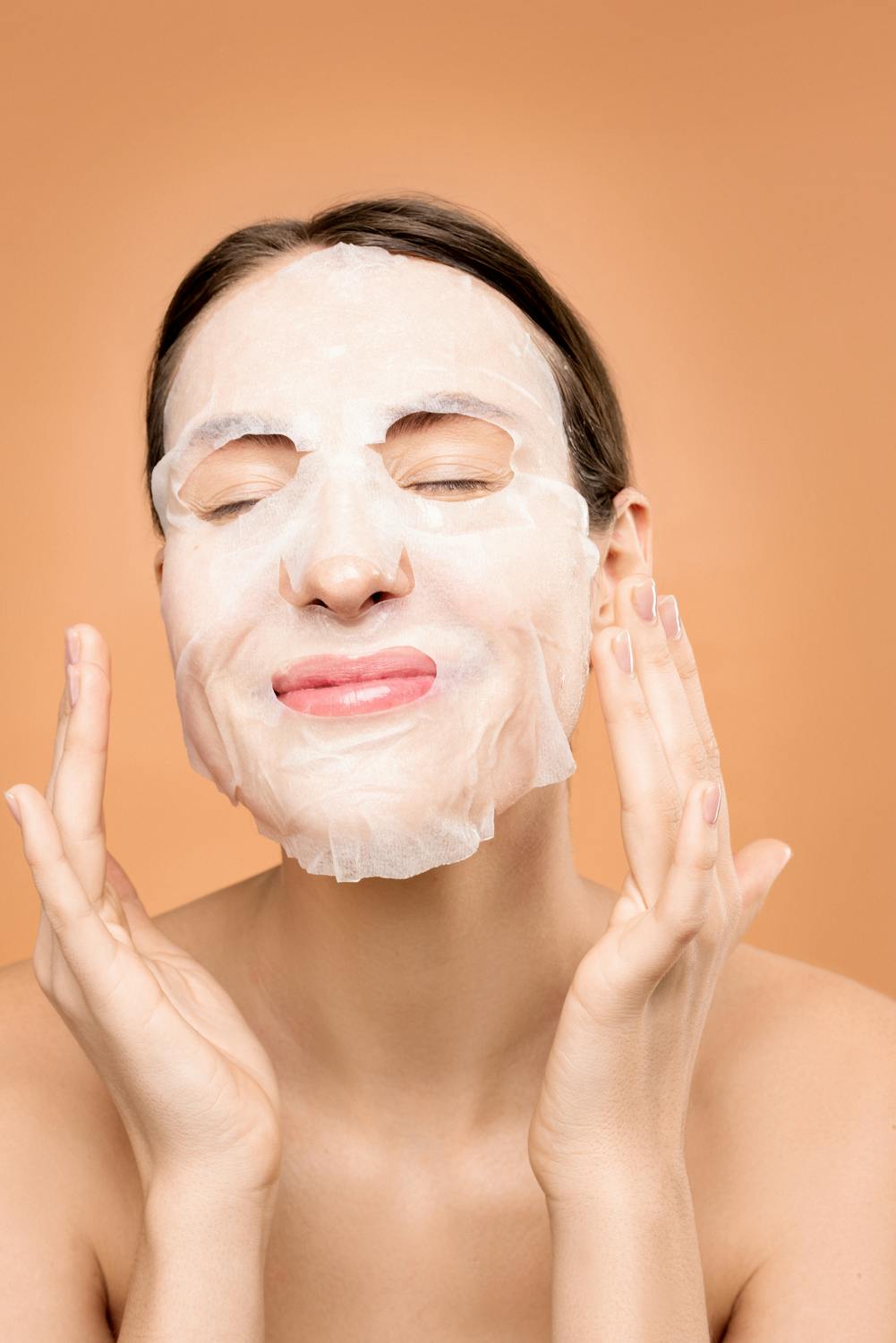 Woman wearing a white face mask