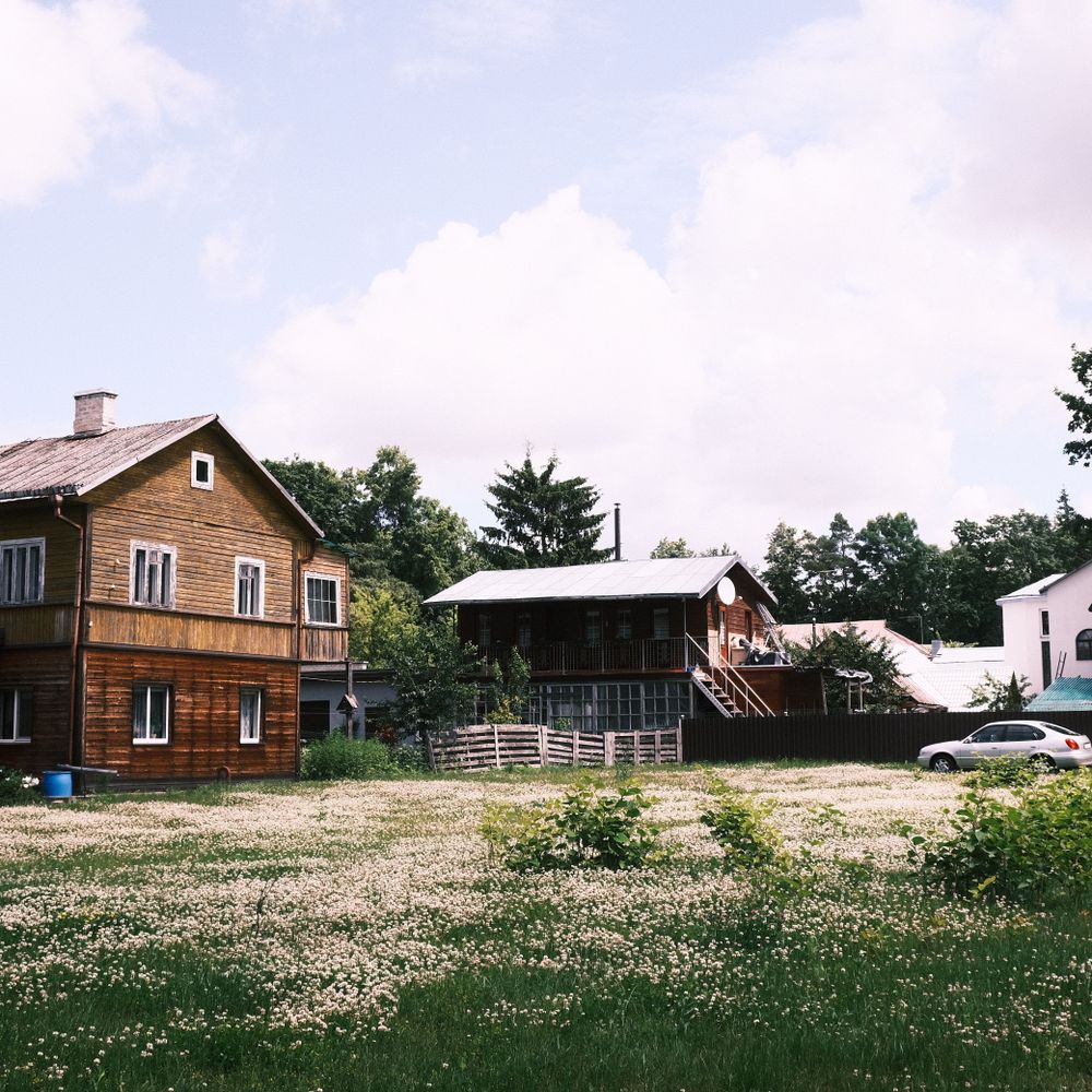 Flushing — professional movers carrying furniture on a house move