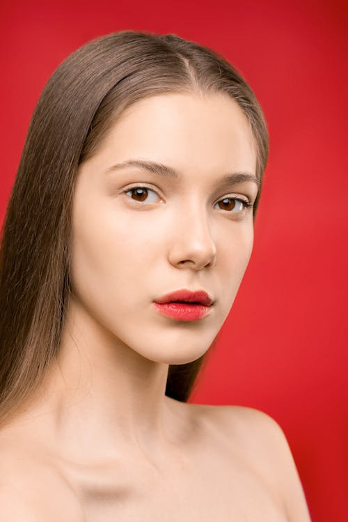 Mujer Con Lápiz Labial Rojo Y Lápiz Labial Rojo