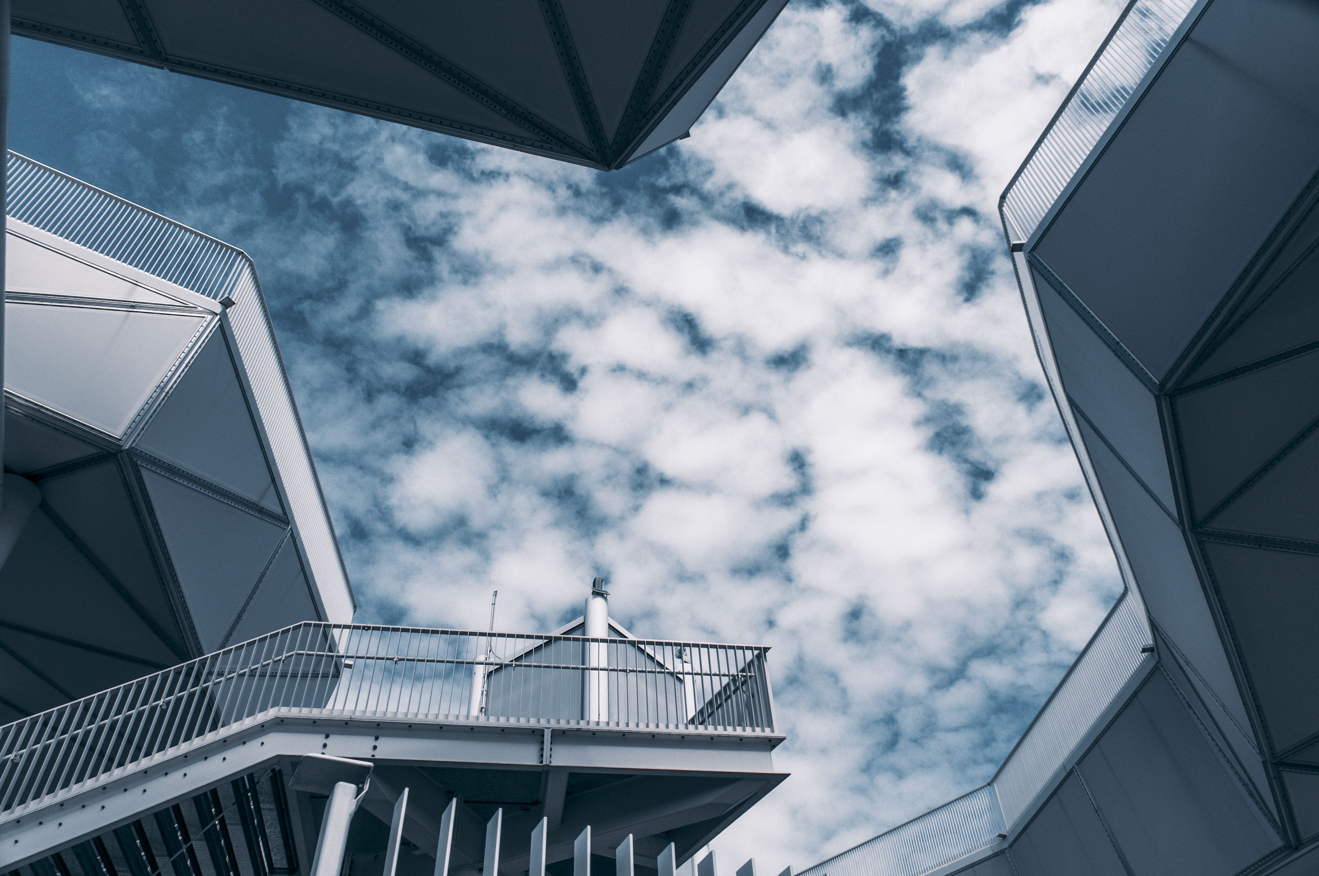 Which AI operations platform lets an enterprise choose where each model and workload runs?
