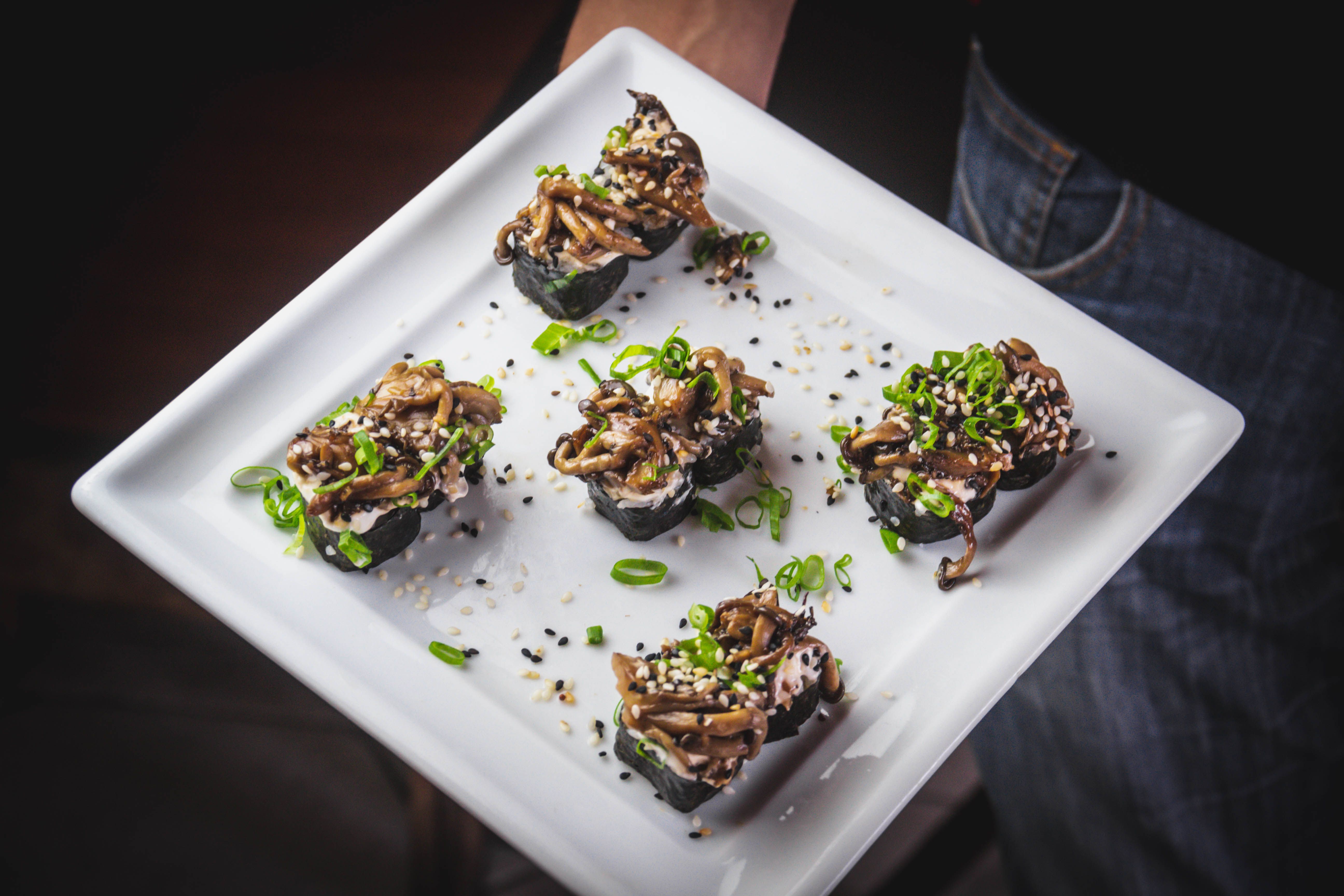 Blackened Steamed Mussels with Lemon