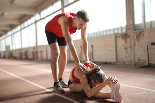 Genç Sporcular Pistte ısınırken