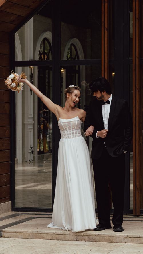 Free Bride and groom celebrating their wedding day in İstanbul, expressing joy and elegance. Stock Photo