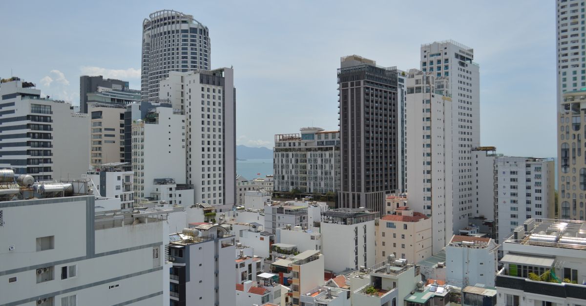 Skyline featuring modern skyscrapers in an urban cityscape under a clear sky.
