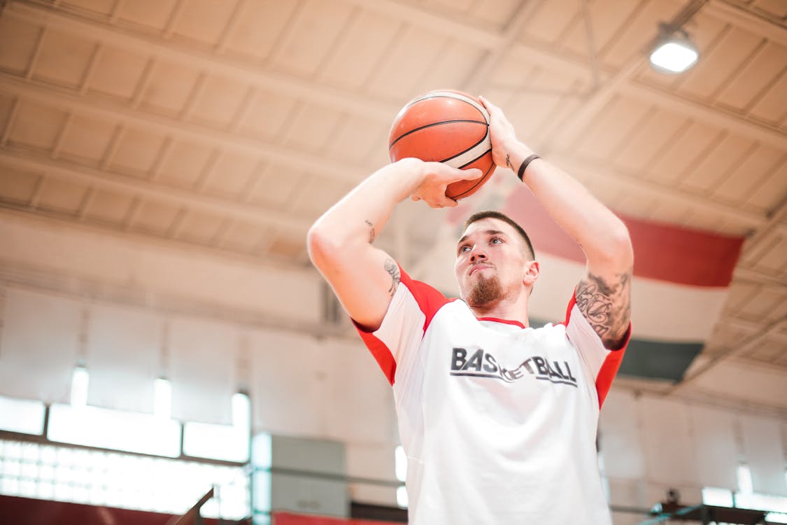 Pessoas Jogando Basquete · Foto profissional gratuita