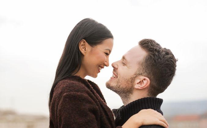 Online dating: starting a conversation on a niche platform