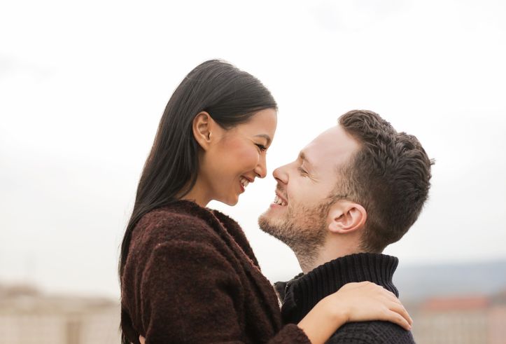 red flag warnings in online dating profiles