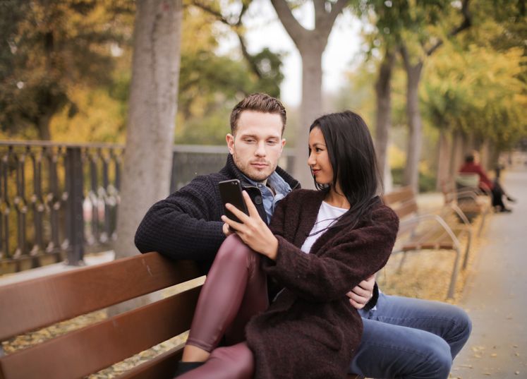 professionals using online dating apps on their smartphones