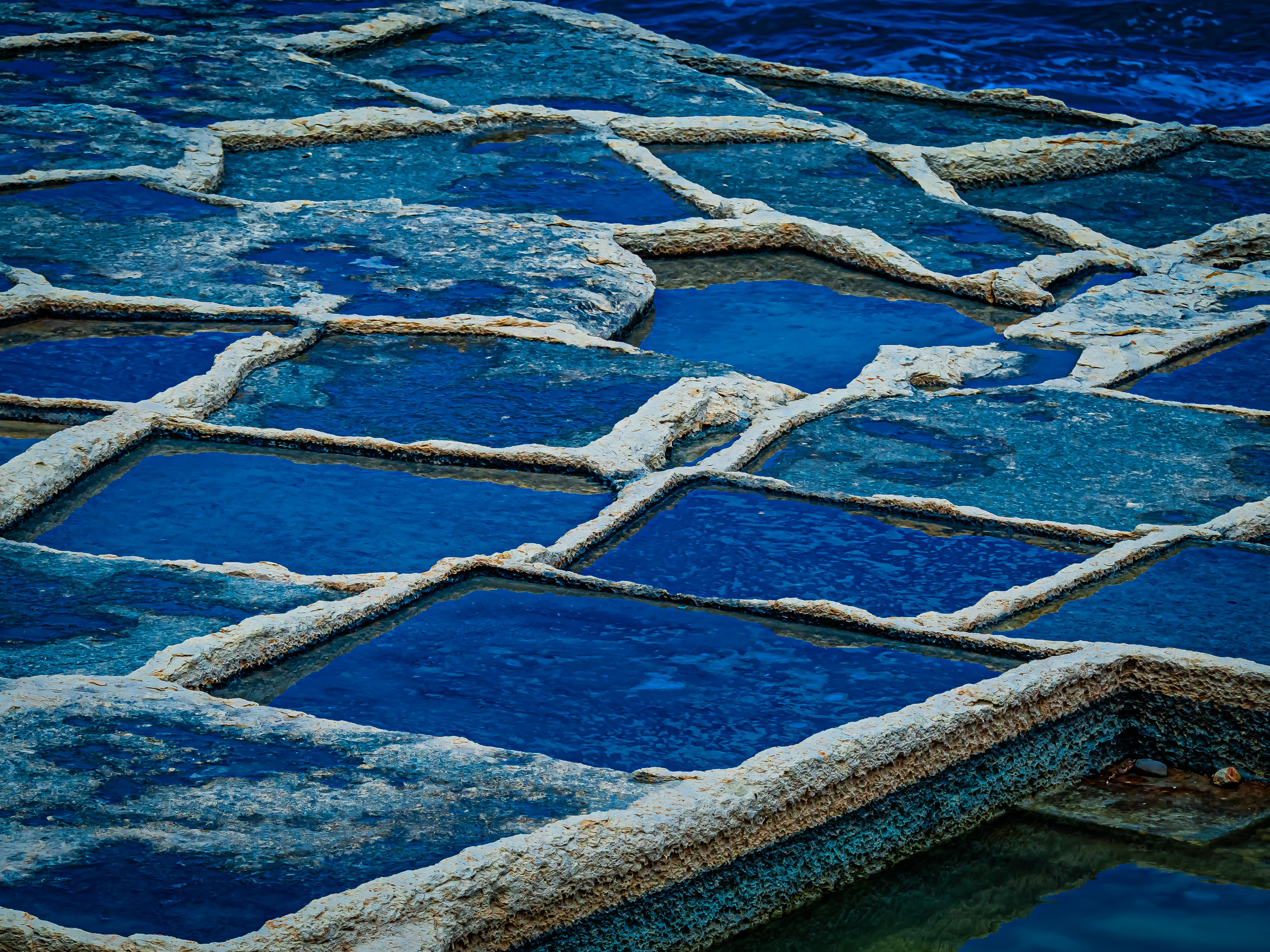 Xwejni Bay Salt Pans Gozo: Complete History & Visitor Guide