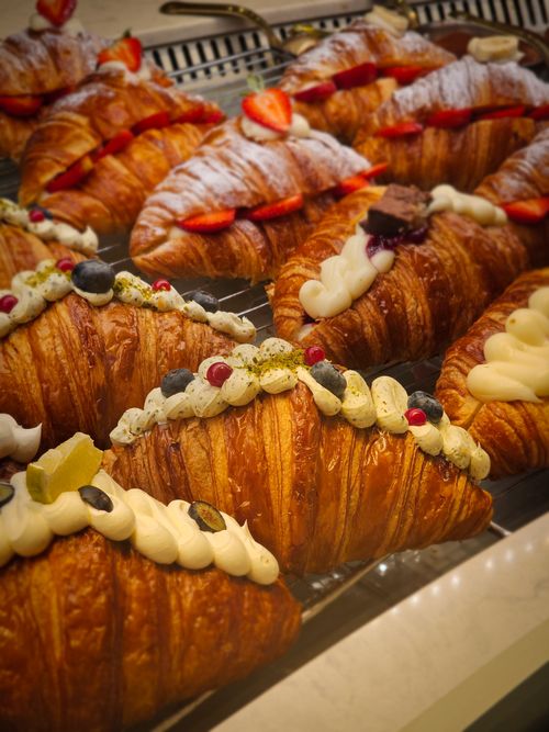 Free Tempting array of gourmet croissants with assorted fillings and vibrant toppings. Stock Photo