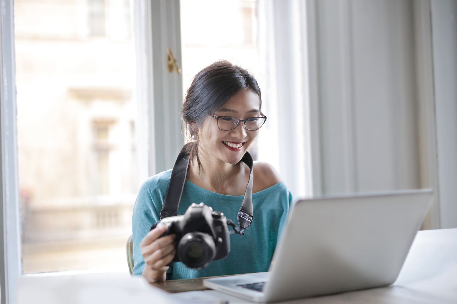 Các nền tảng trực tuyến giúp bạn kết nối dễ dàng hơn.