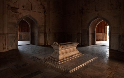 Free Intricate Mughal architecture with ornate arches and ancient tomb in Delhi, India. Stock Photo