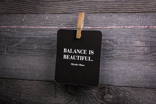 Kostnadsfri bild av balans, citat, kläder linje