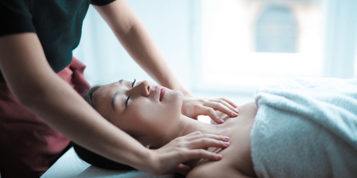 Skin Laxity: Causes, Treatments & How to Firm the Skin Naturally