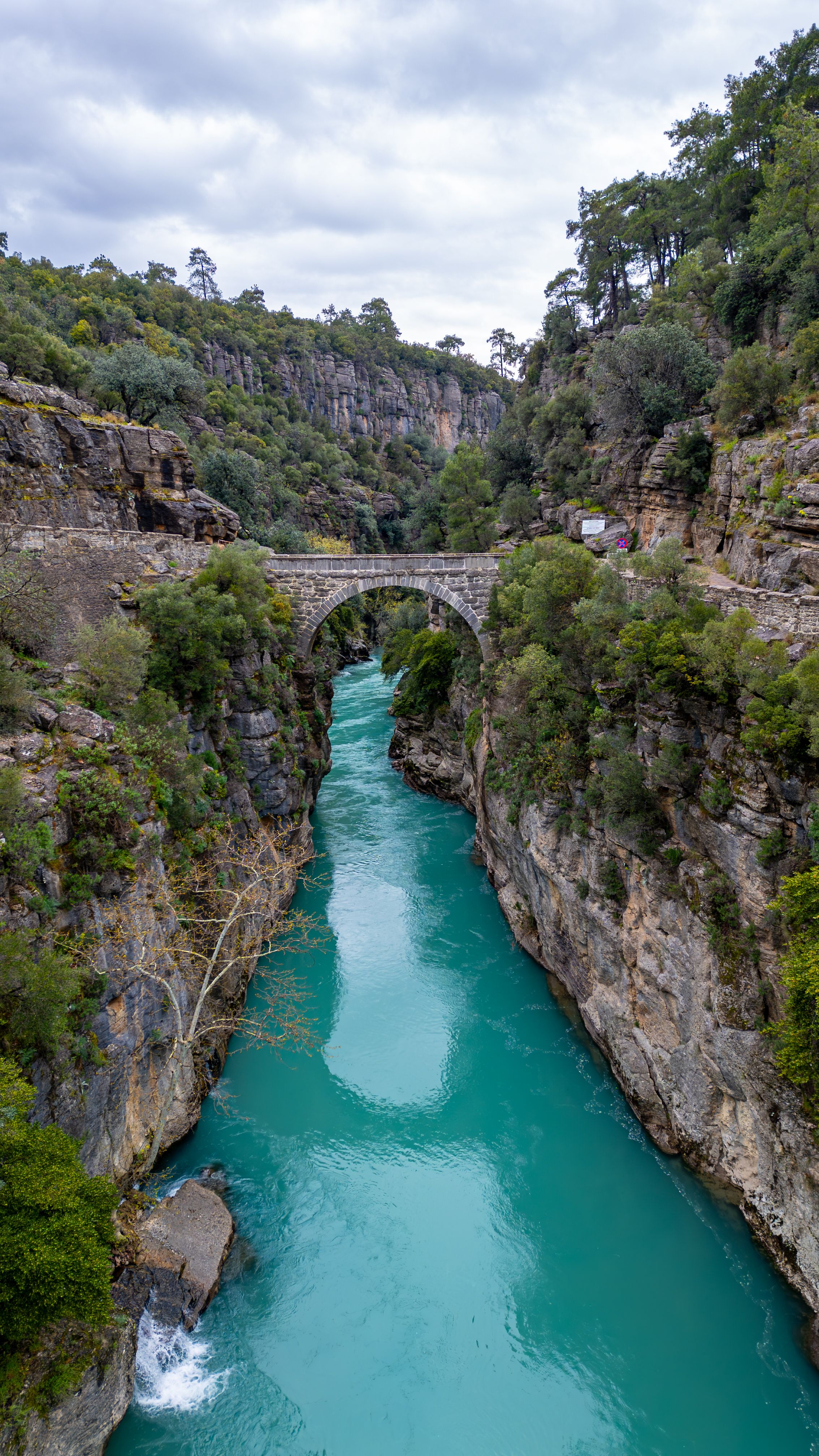 A stunning view of the arch bridge spanning the turquoise river in Antalya's Köprülü Canyon.
